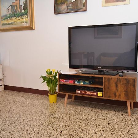 Appartamento Il Nespolo Σαν Τζιμινιάνο Εξωτερικό φωτογραφία